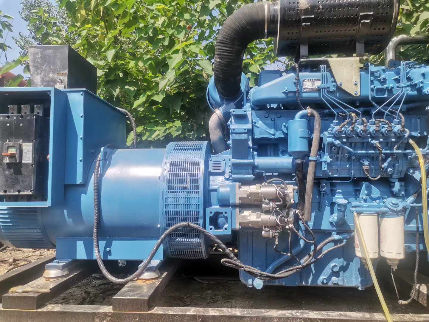 岑巩详细说明降低 800kW 柴油发电机输出电流波动的方法